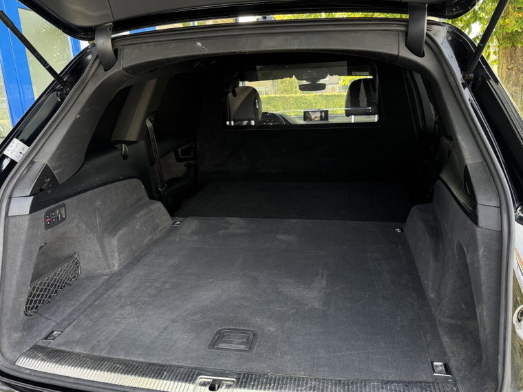 Vehicle Image 28