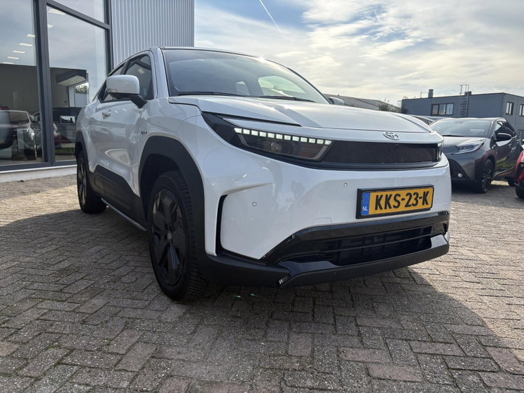 Vehicle Image 8