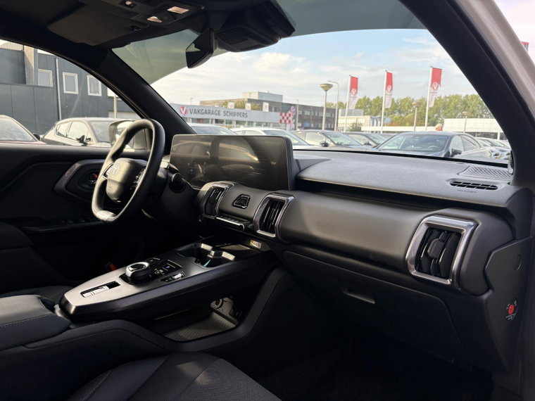 Vehicle Image 10