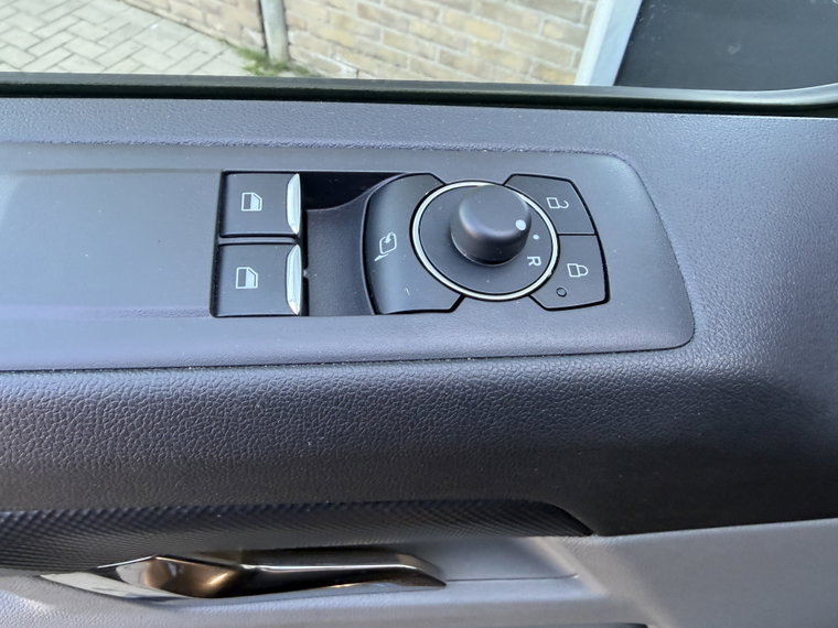 Vehicle Image 34