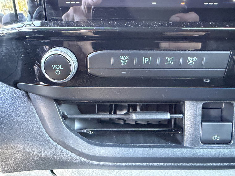 Vehicle Image 38