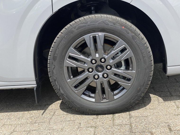 Vehicle Image 32