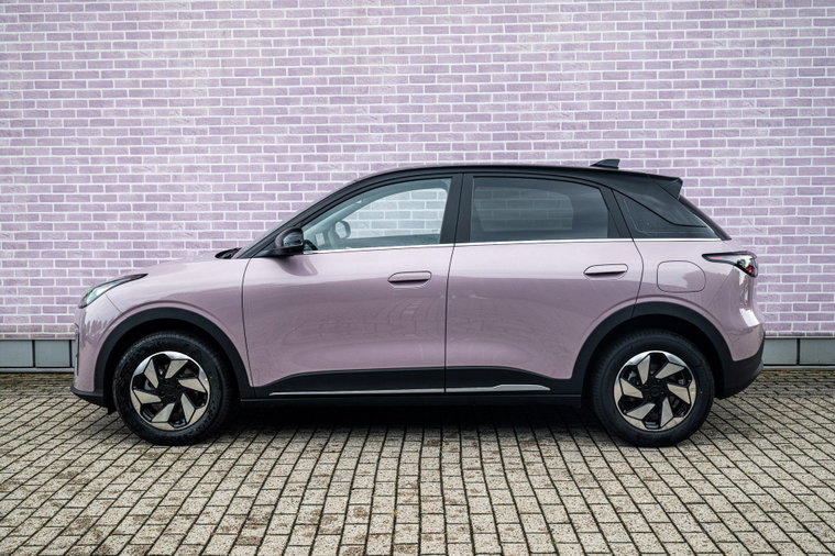 Vehicle Image 4