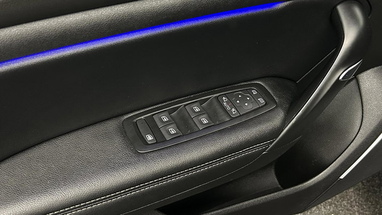 Vehicle Image 24