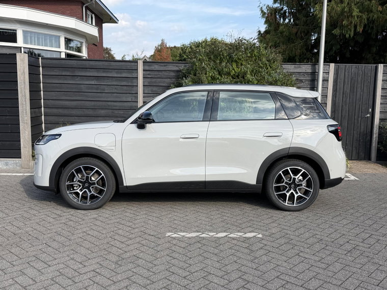 Vehicle Image 6