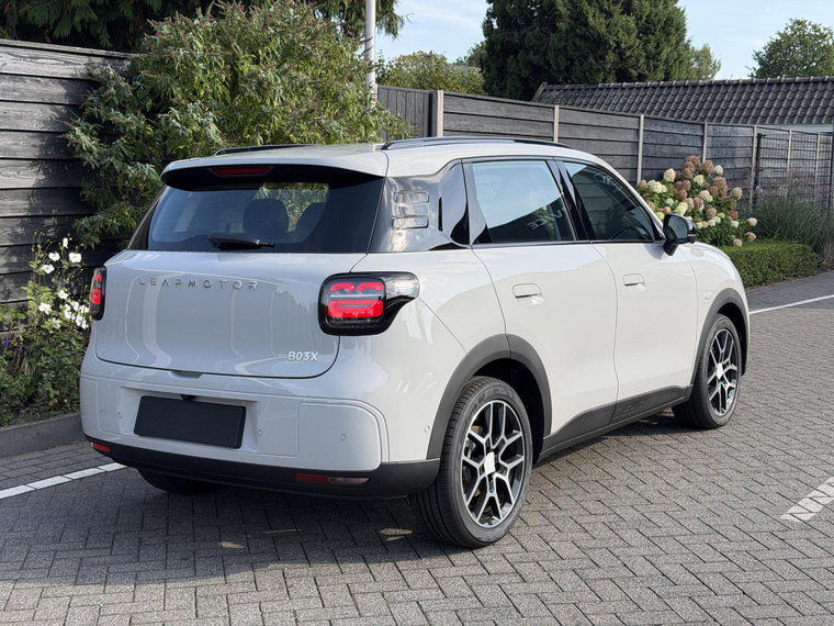 Vehicle Image 10