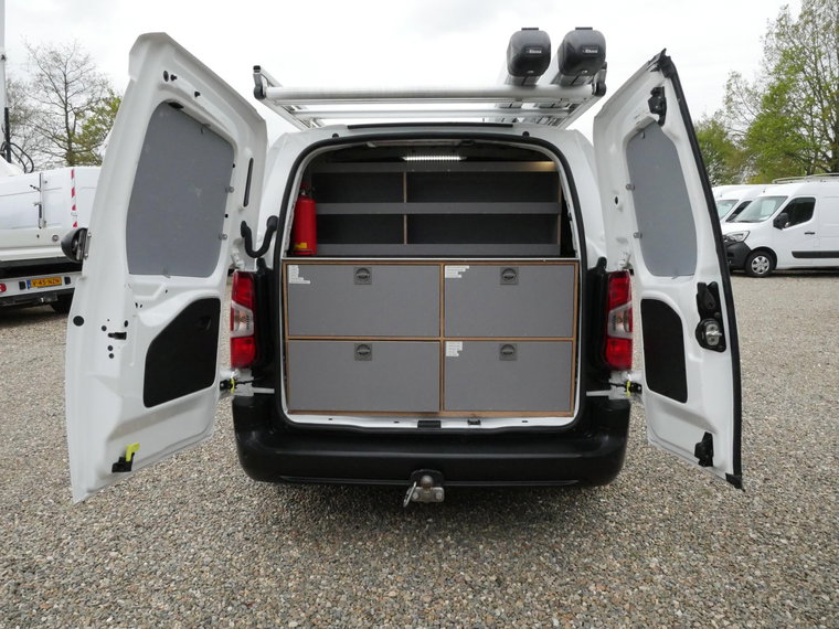 Vehicle Image 11