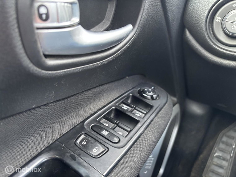 Vehicle Image 24