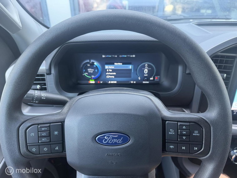 Vehicle Image 25