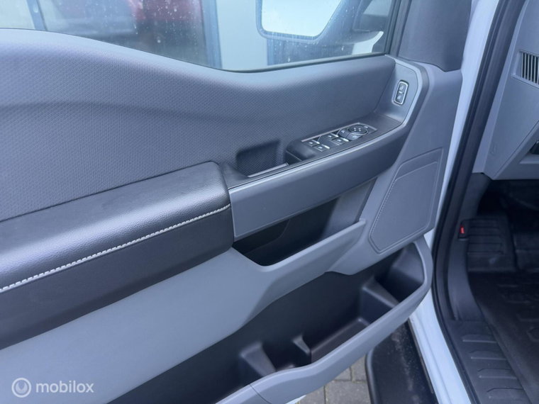 Vehicle Image 28