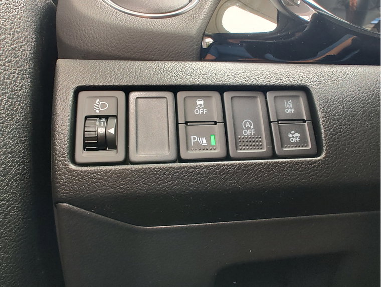 Vehicle Image 25