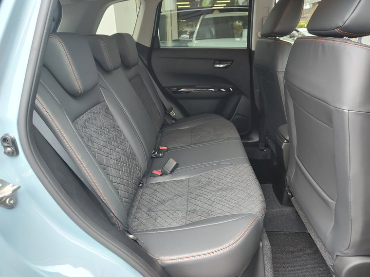 Vehicle Image 10