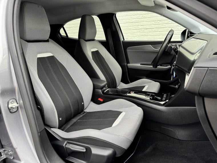Vehicle Image 35