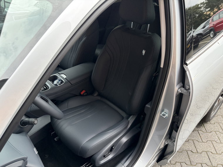 Vehicle Image 38