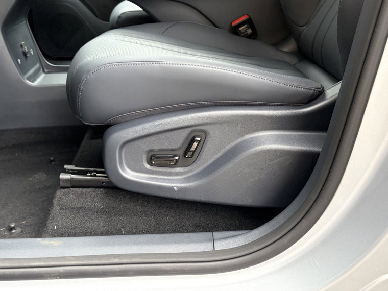 Vehicle Image 40