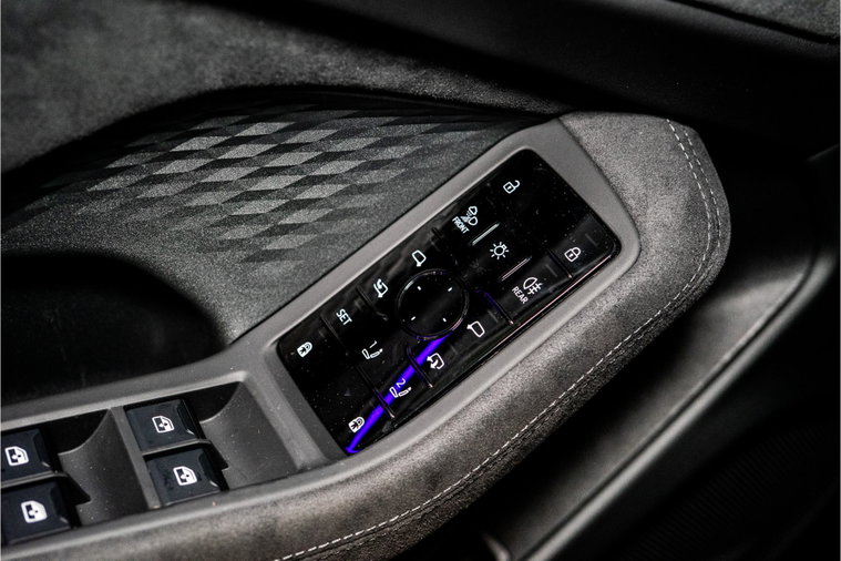 Vehicle Image 35