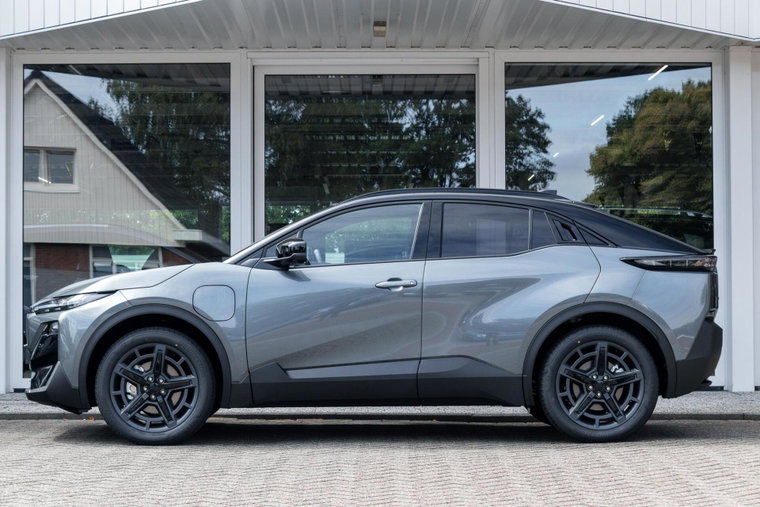 Vehicle Image 6