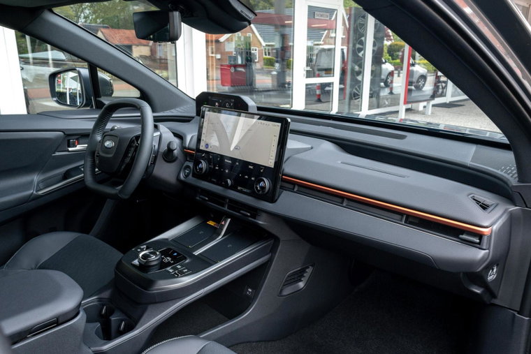 Vehicle Image 9