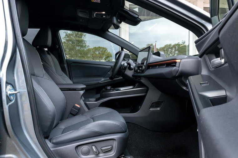 Vehicle Image 11