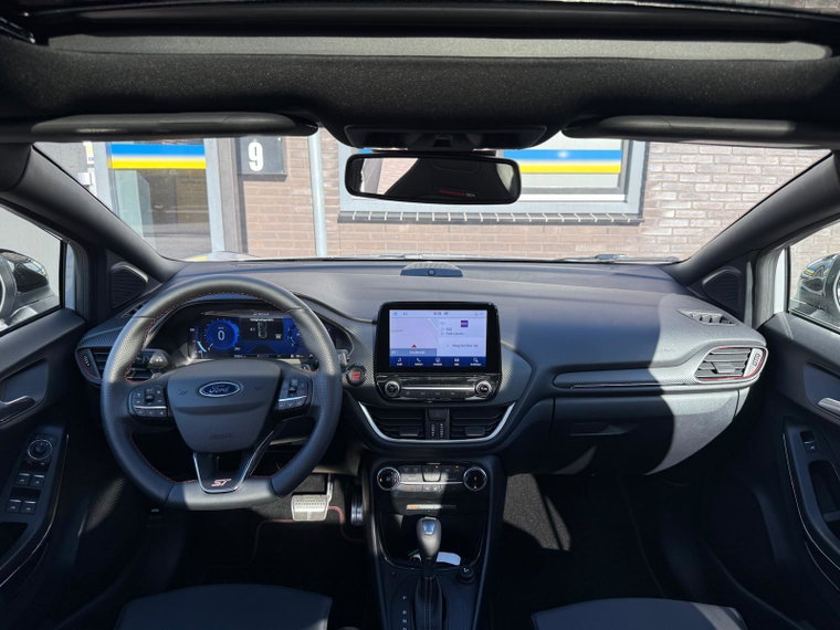 Vehicle Image 28