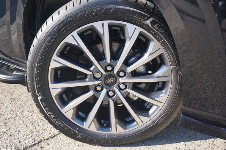 Vehicle Image 9
