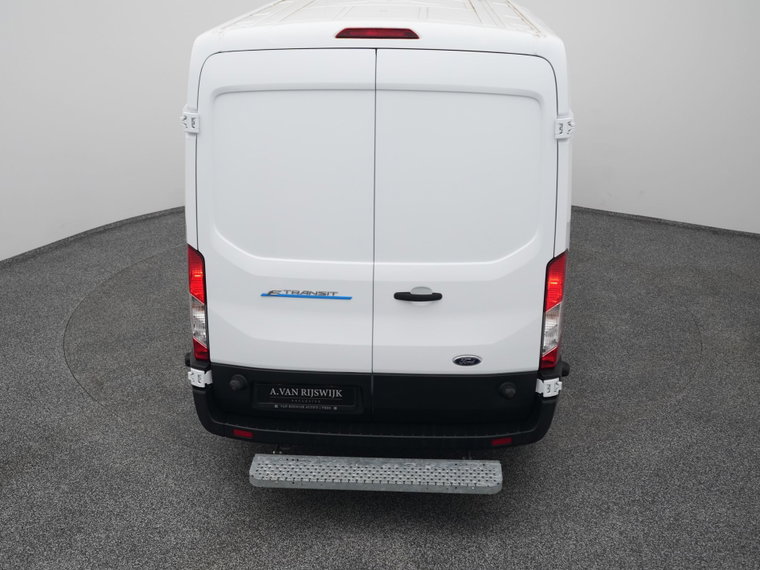 Vehicle Image 28