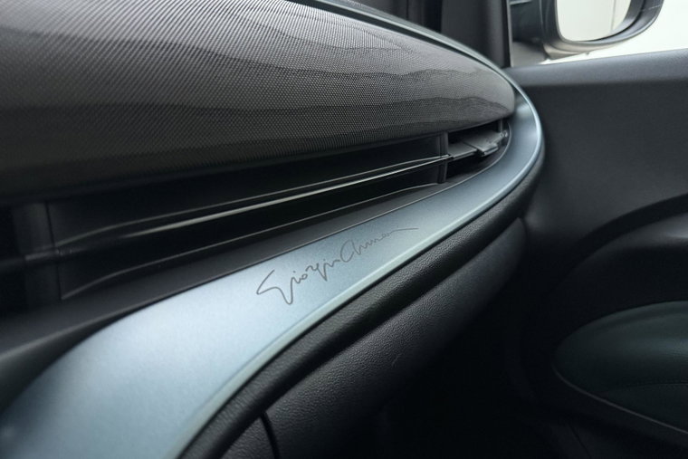Vehicle Image 32