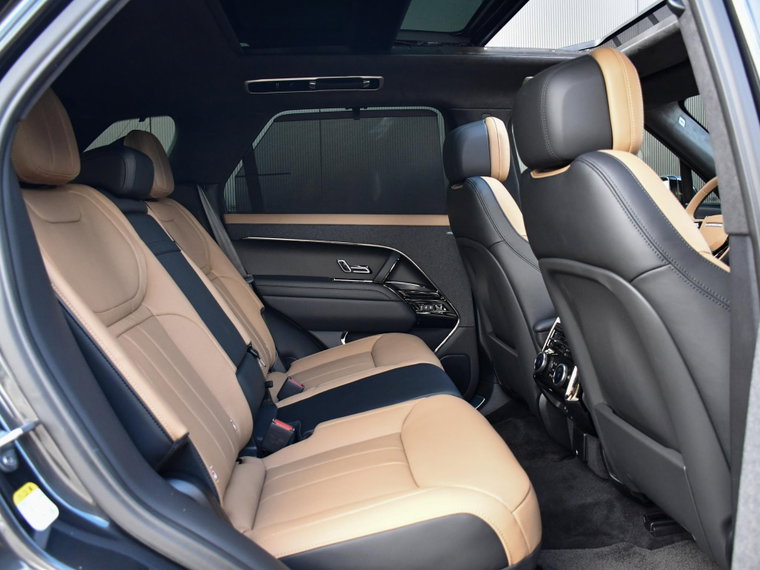 Vehicle Image 9