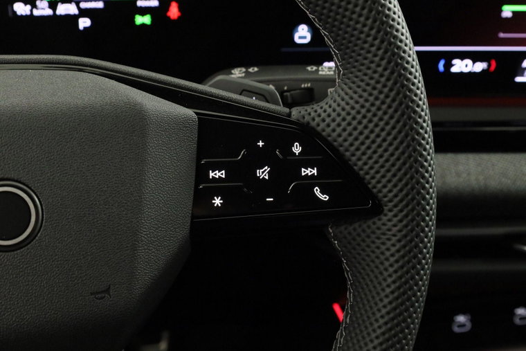 Vehicle Image 25