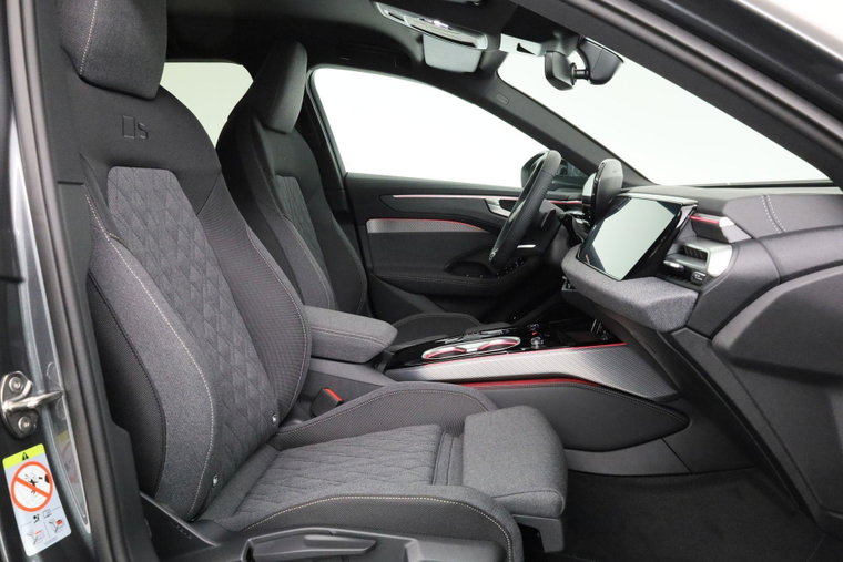 Vehicle Image 38