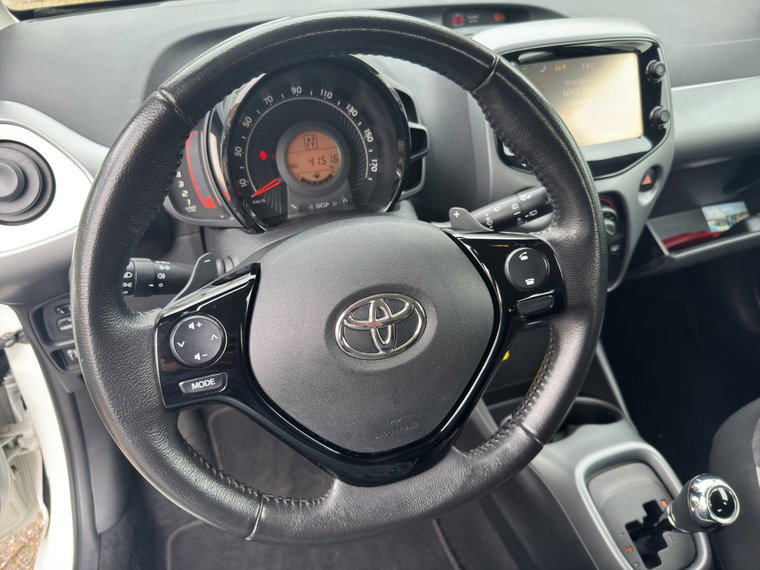 Vehicle Image 11