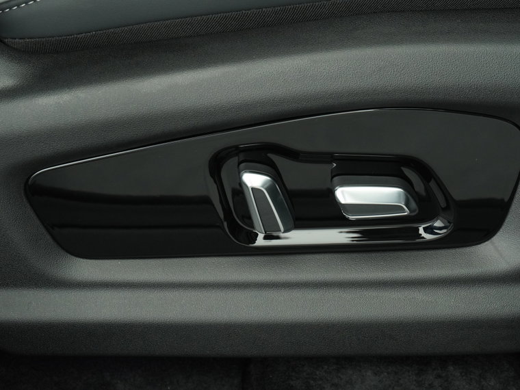 Vehicle Image 42