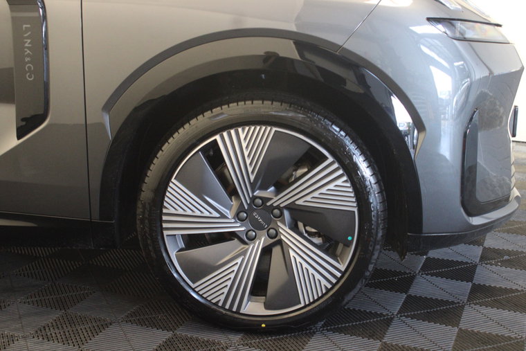 Vehicle Image 12