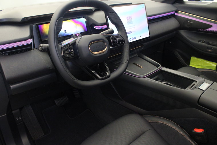 Vehicle Image 14