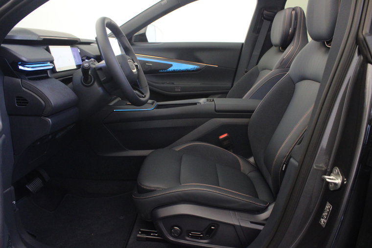 Vehicle Image 19