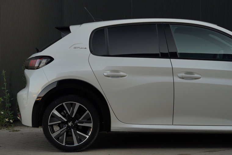 Vehicle Image 13