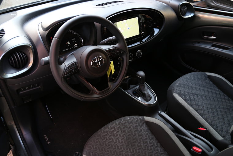 Vehicle Image 6