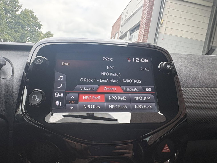 Vehicle Image 30