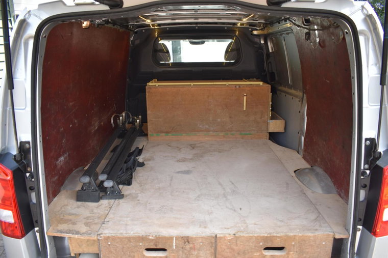Vehicle Image 32
