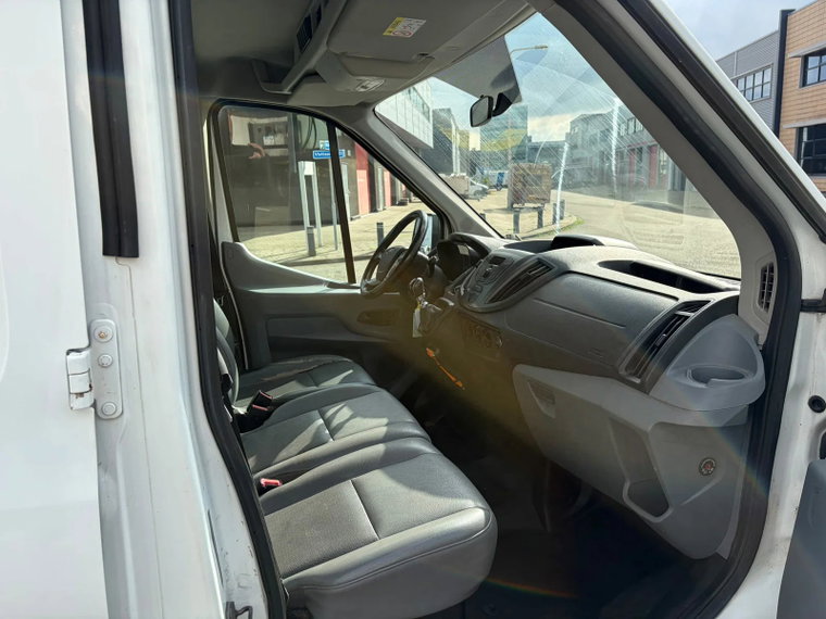 Vehicle Image 14