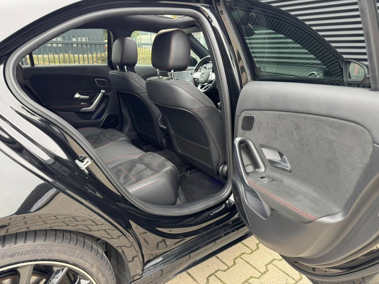 Vehicle Image 32