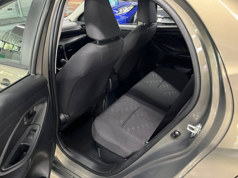 Vehicle Image 12