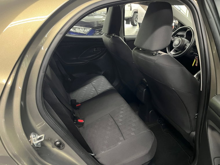 Vehicle Image 14