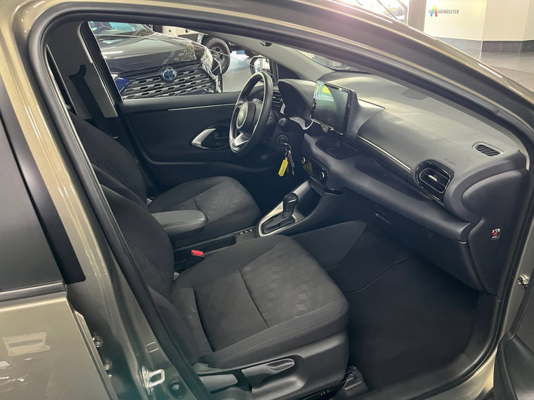Vehicle Image 15