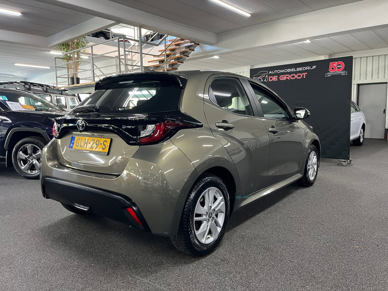 Vehicle Image 6