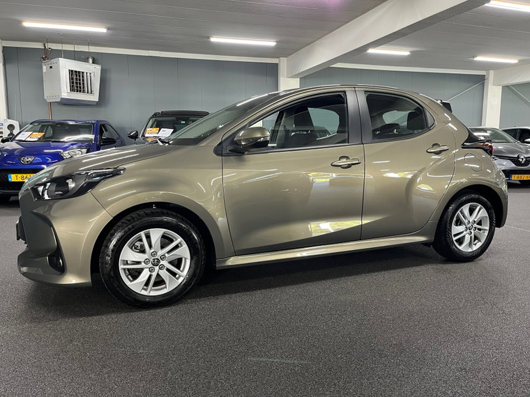 Vehicle Image 10