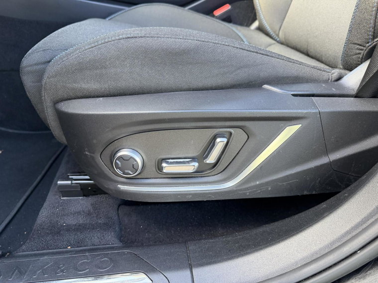 Vehicle Image 28