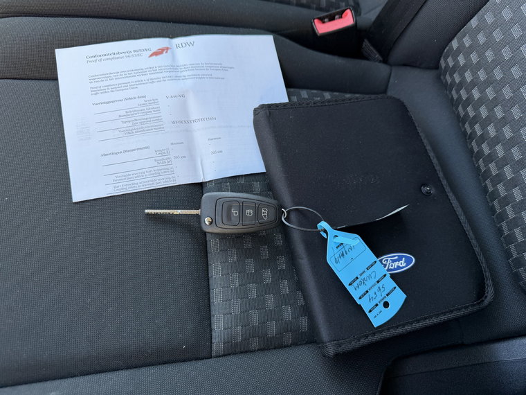 Vehicle Image 30