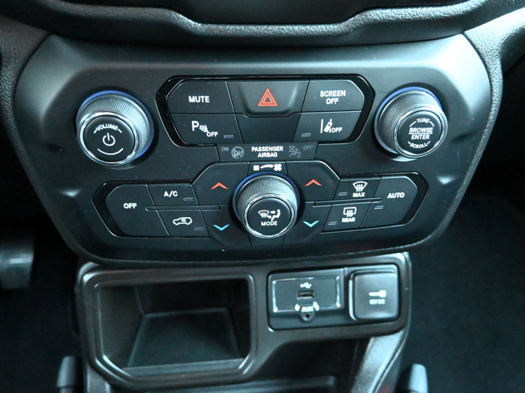Vehicle Image 28