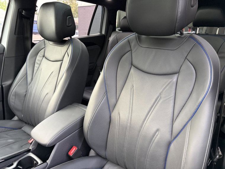 Vehicle Image 16